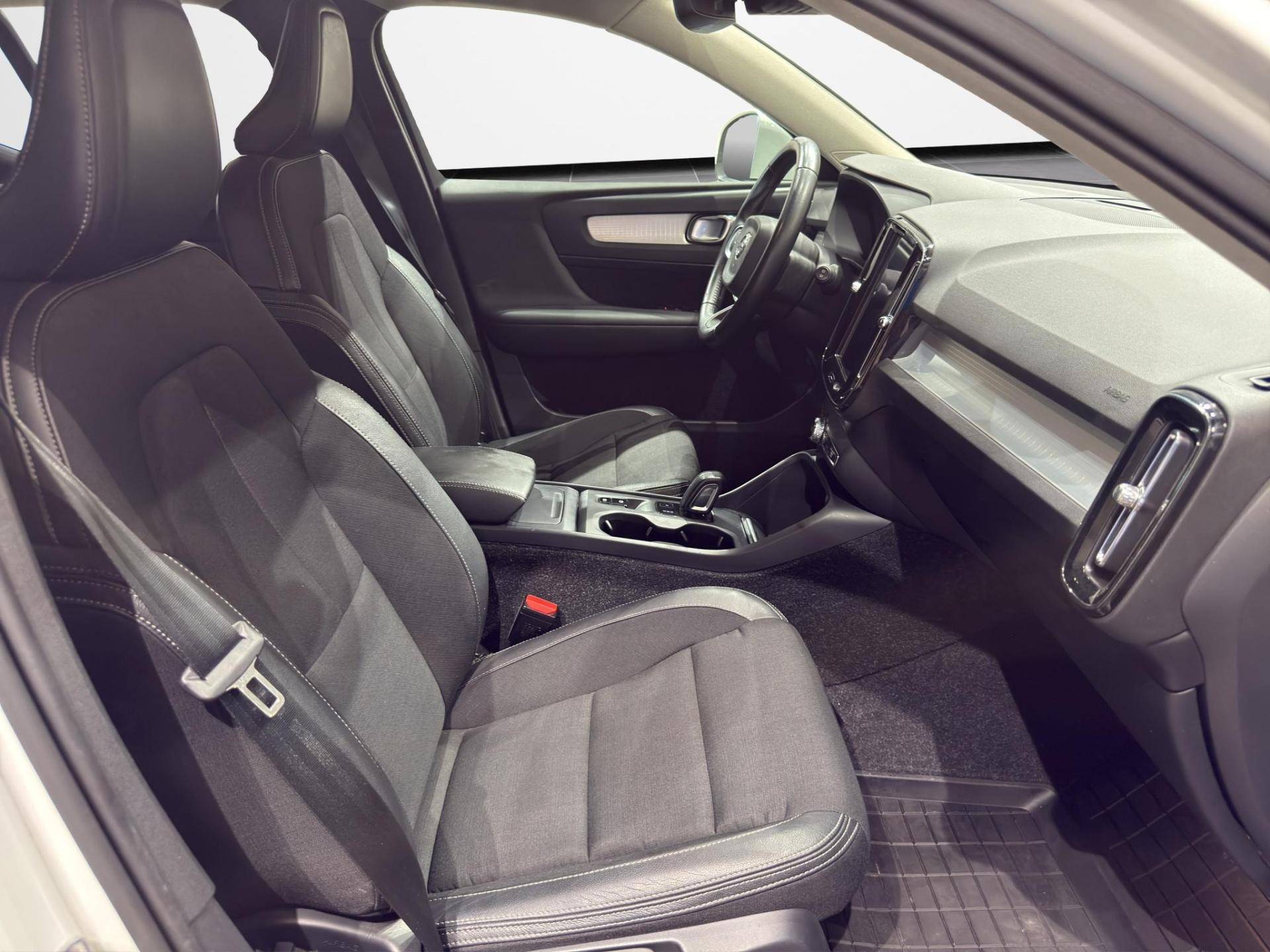 VOLVO XC40 XC40 2.0 d3 Momentum awd geartronic usata in pronta consegna - Brandini