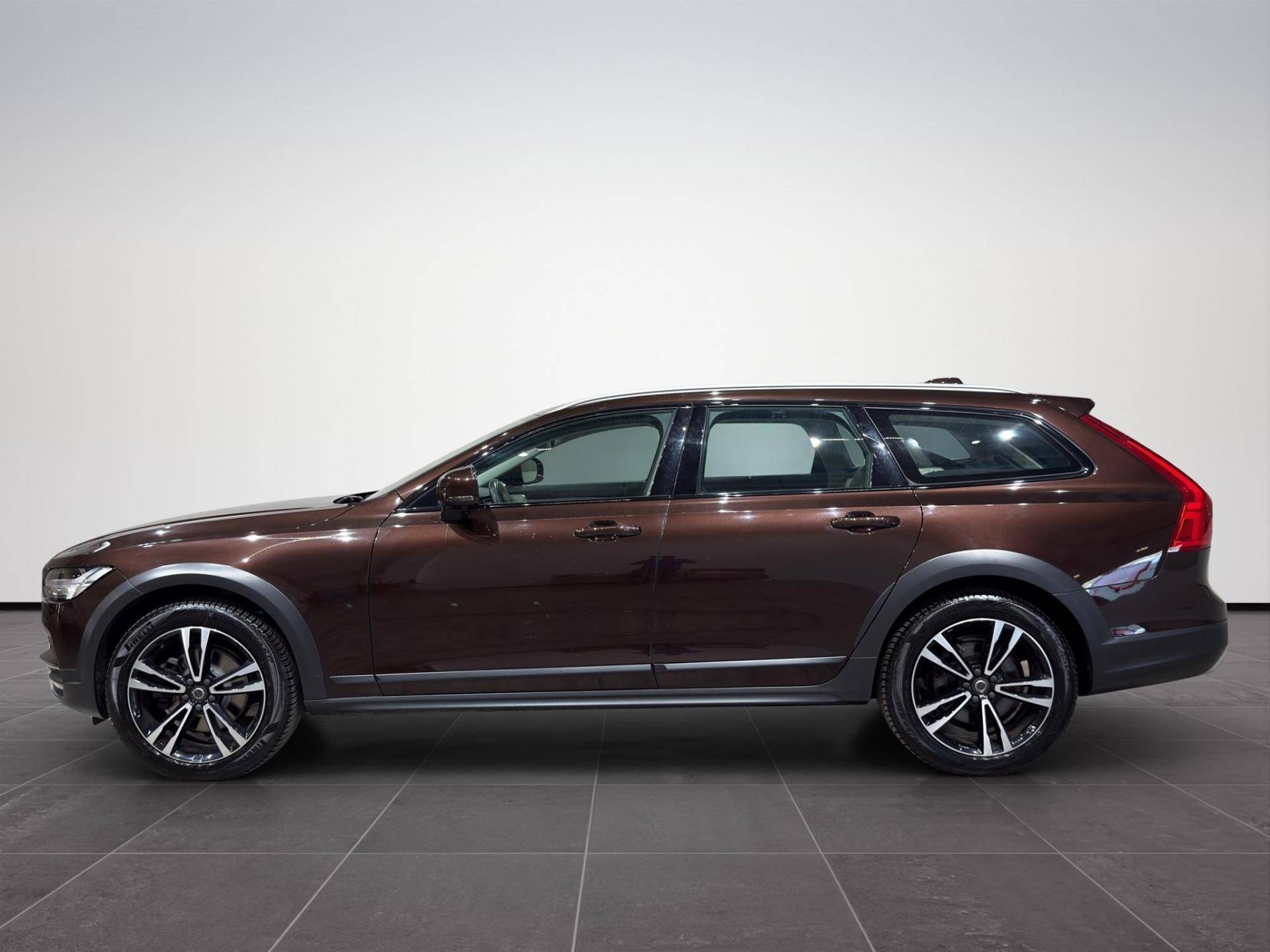 VOLVO V90 2016 Cross Country V90 Cross Country 2.0 d4 Pro awd geartronic my19 usata in pronta consegna - Brandini