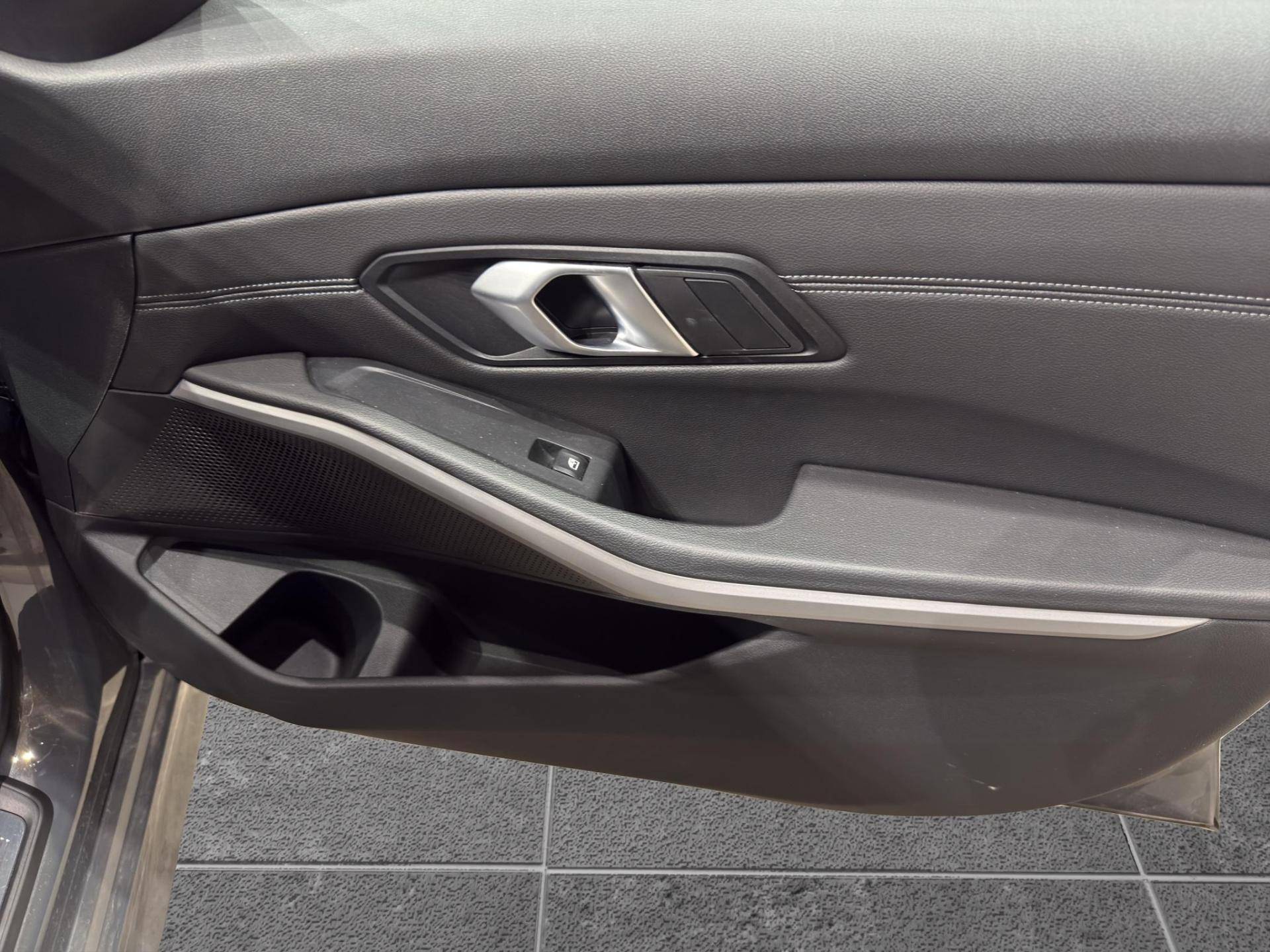 BMW Serie 3 Touring 320d Touring mhev 48V xdrive Business Advantage auto usata in pronta consegna - Brandini