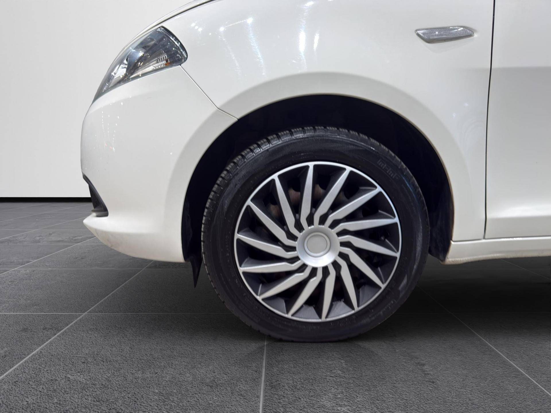 Auto Venduta - LANCIA Ypsilon Ypsilon 1.2 8v Silver c/clima 69cv usata in pronta consegna - Brandini