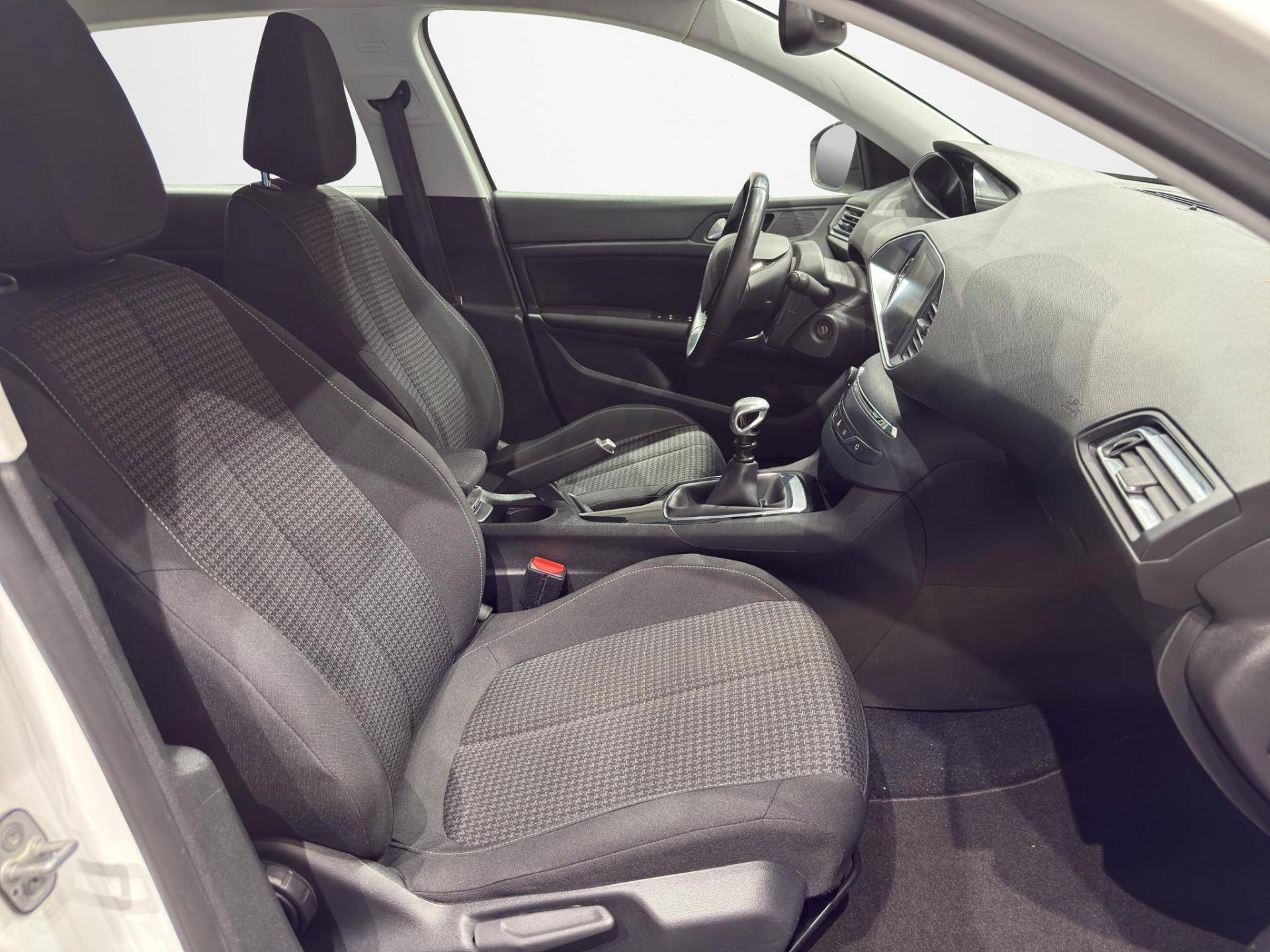 PEUGEOT 308 308 5p 1.5 bluehdi Allure s&s 130cv usata in pronta consegna - Brandini