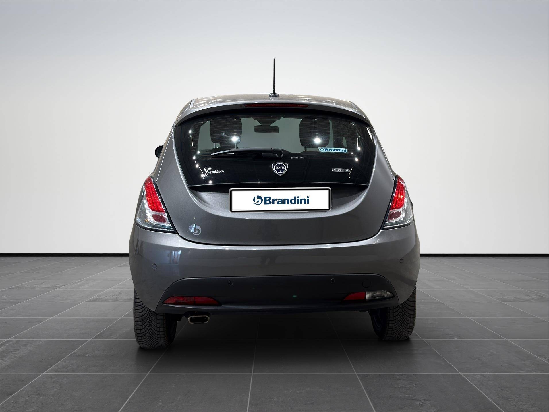 LANCIA Ypsilon Ypsilon 1.0 firefly hybrid Alberta Ferretti s&s 70cv usata in pronta consegna - Brandini