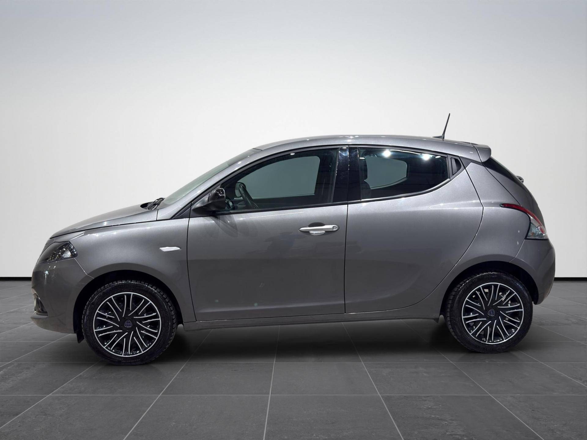 LANCIA Ypsilon Ypsilon 1.0 firefly hybrid Gold s&s 70cv 5p.ti usata in pronta consegna - Brandini