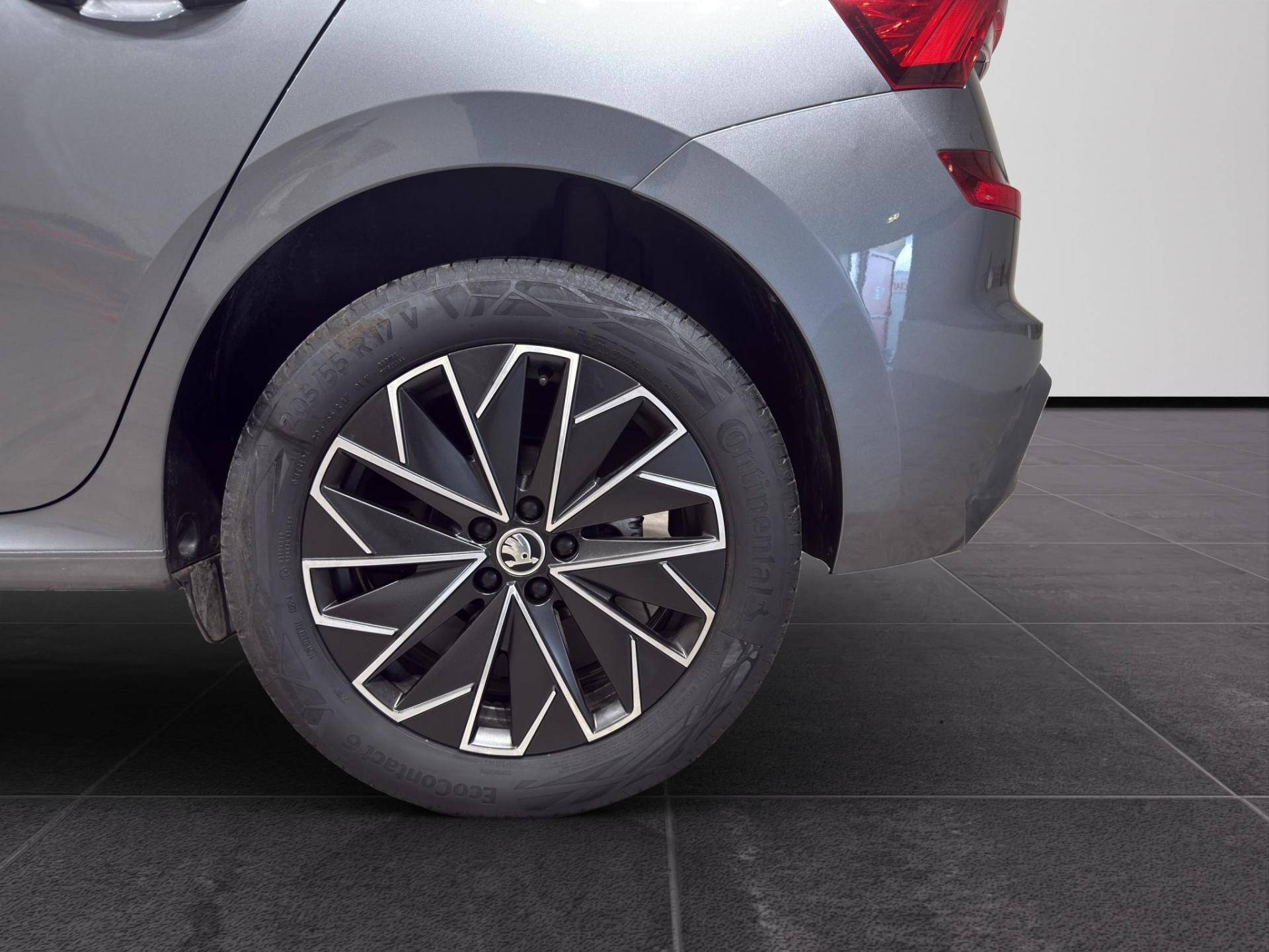 SKODA Kamiq 2024 Kamiq 1.0 tsi Black Dots 115cv usata in pronta consegna - Brandini
