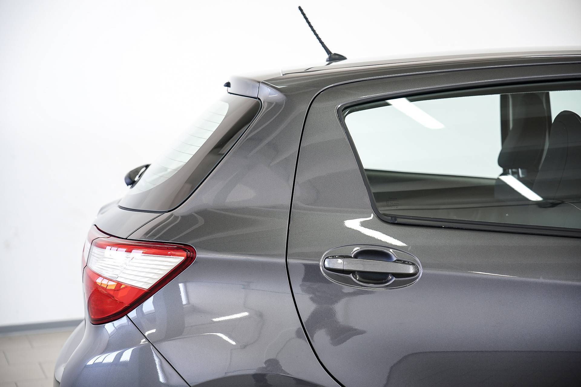 TOYOTA Yaris - Foto 6
