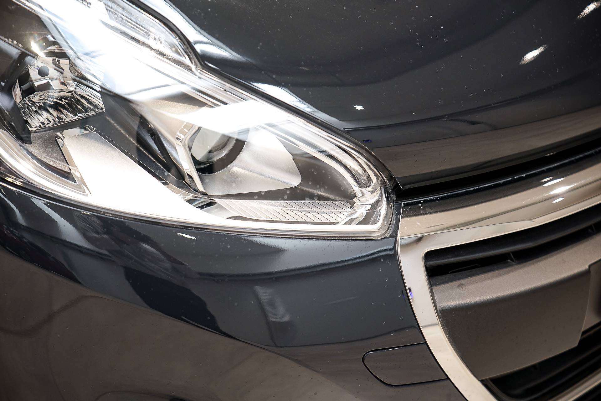 PEUGEOT 208 - Foto 4