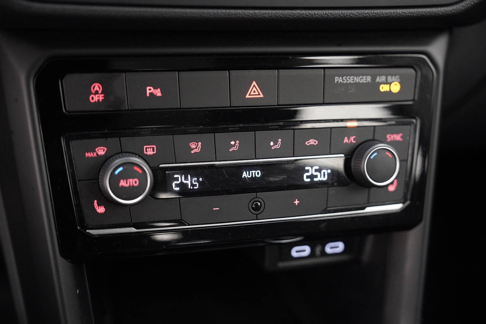 VOLKSWAGEN T-Cross - Foto 18