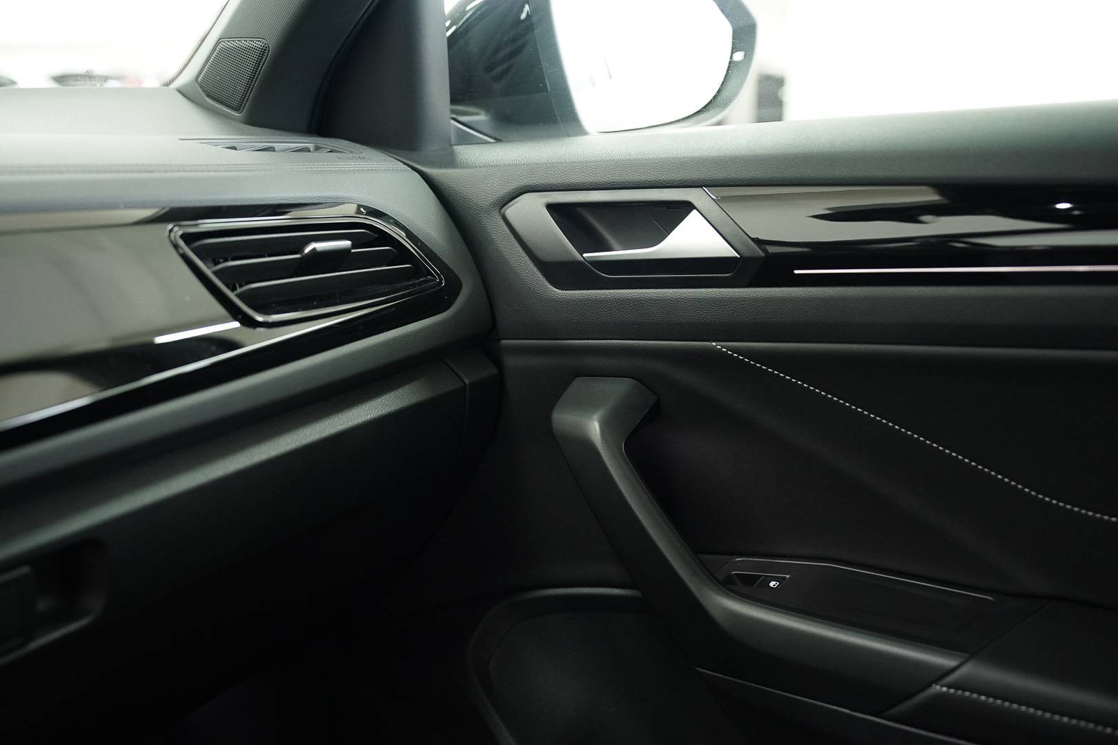 VOLKSWAGEN T-Roc - Foto 19