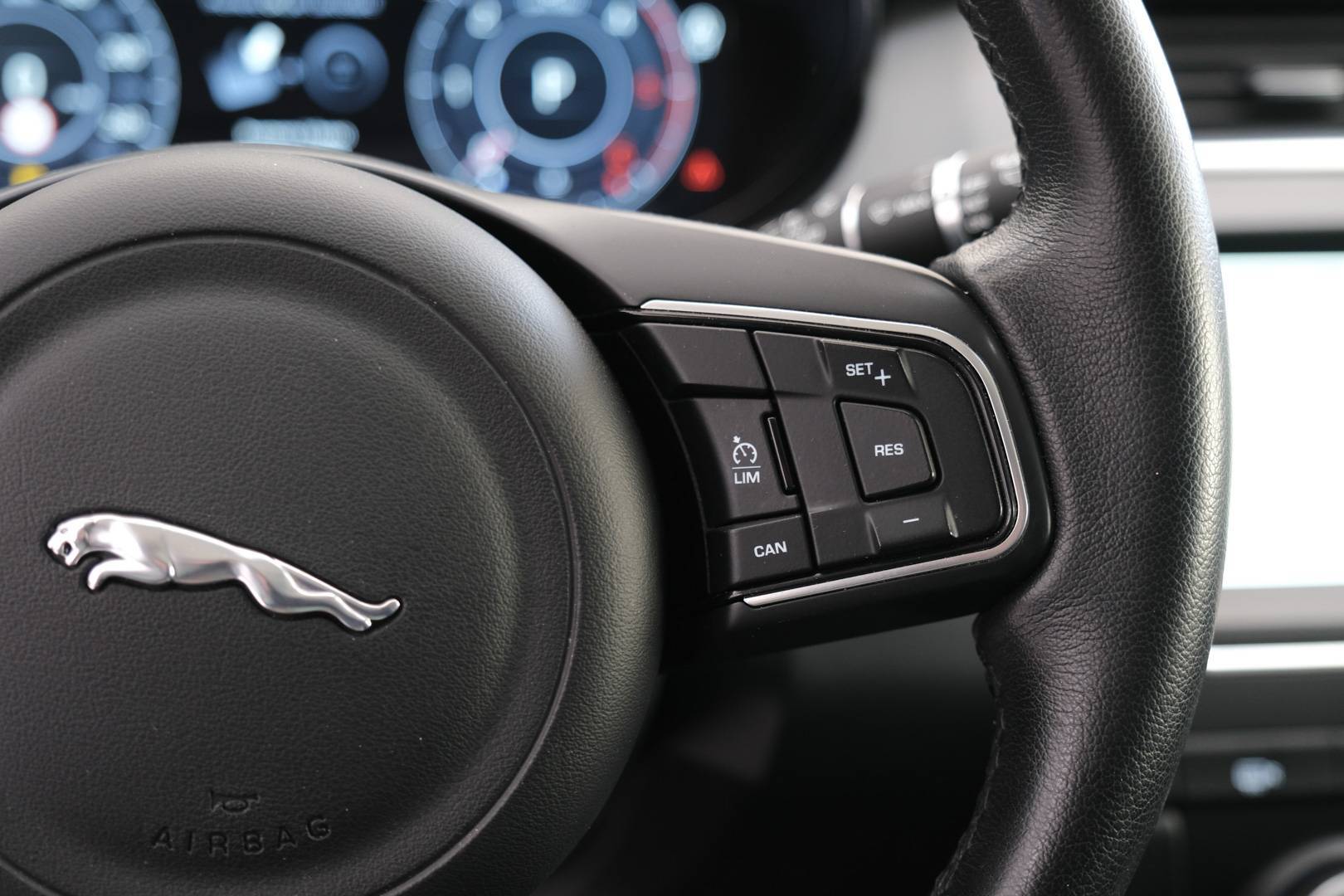 JAGUAR E-Pace - Foto 12
