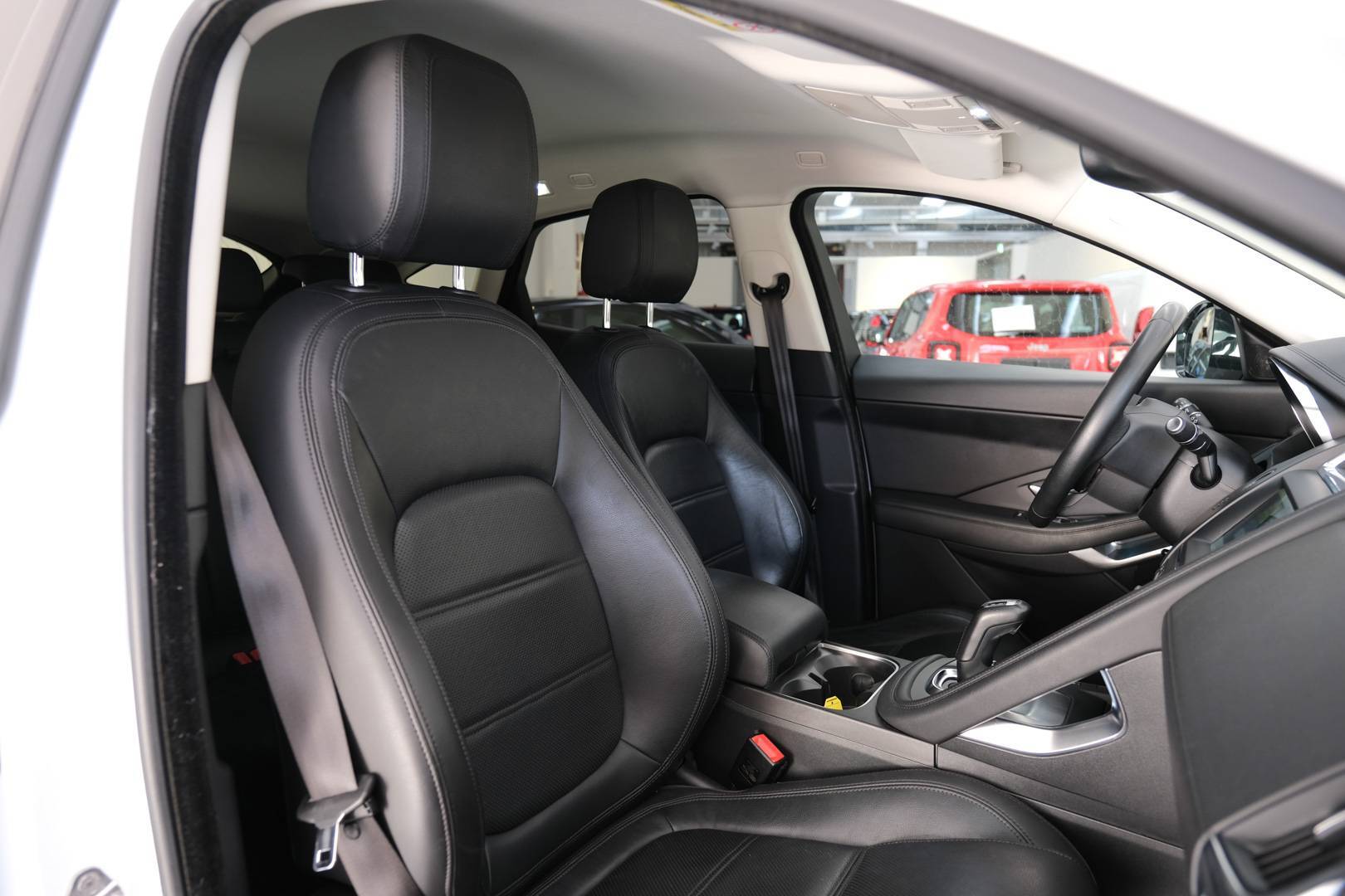 JAGUAR E-Pace - Foto 18