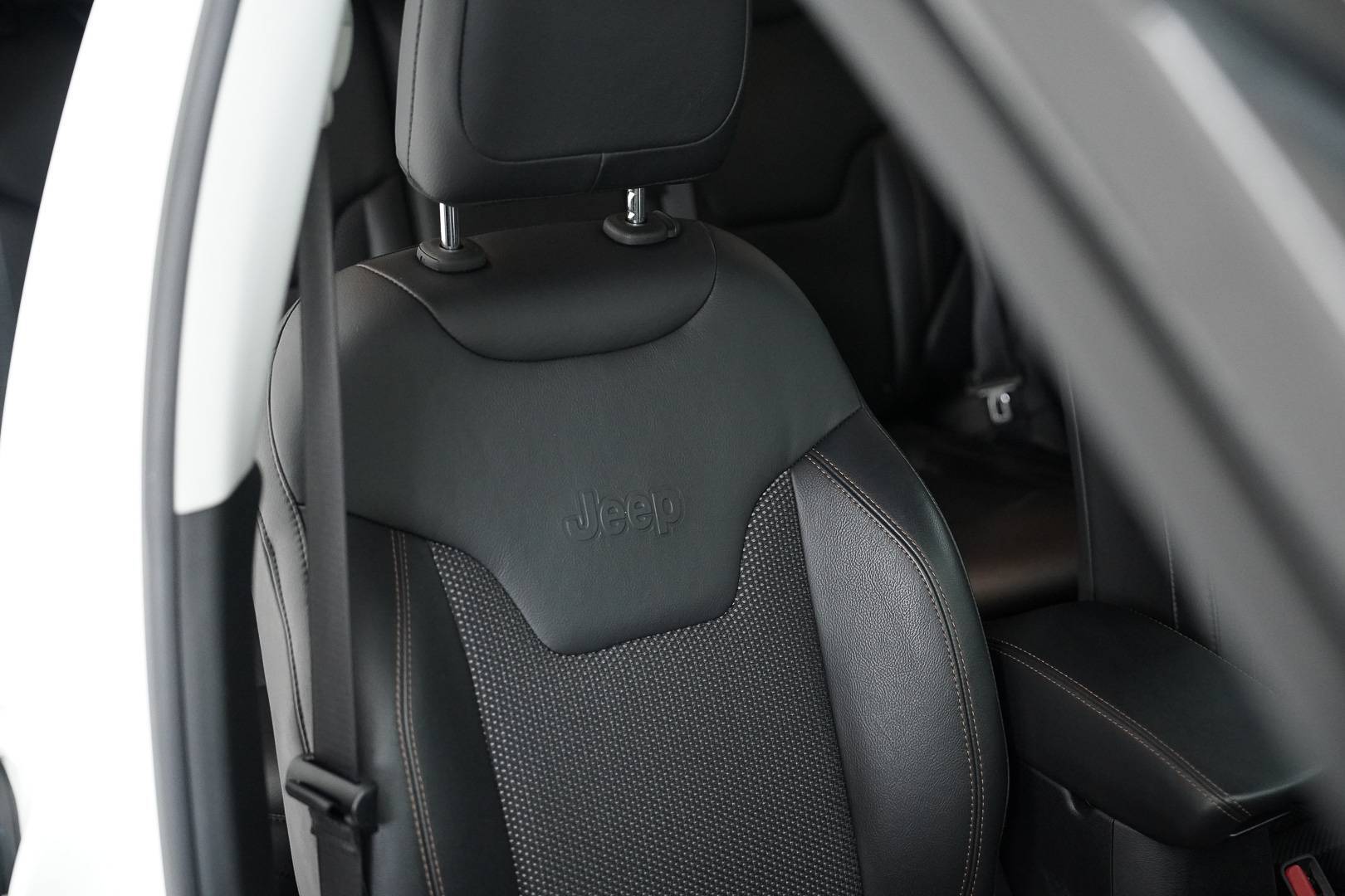 JEEP Compass - Foto 20
