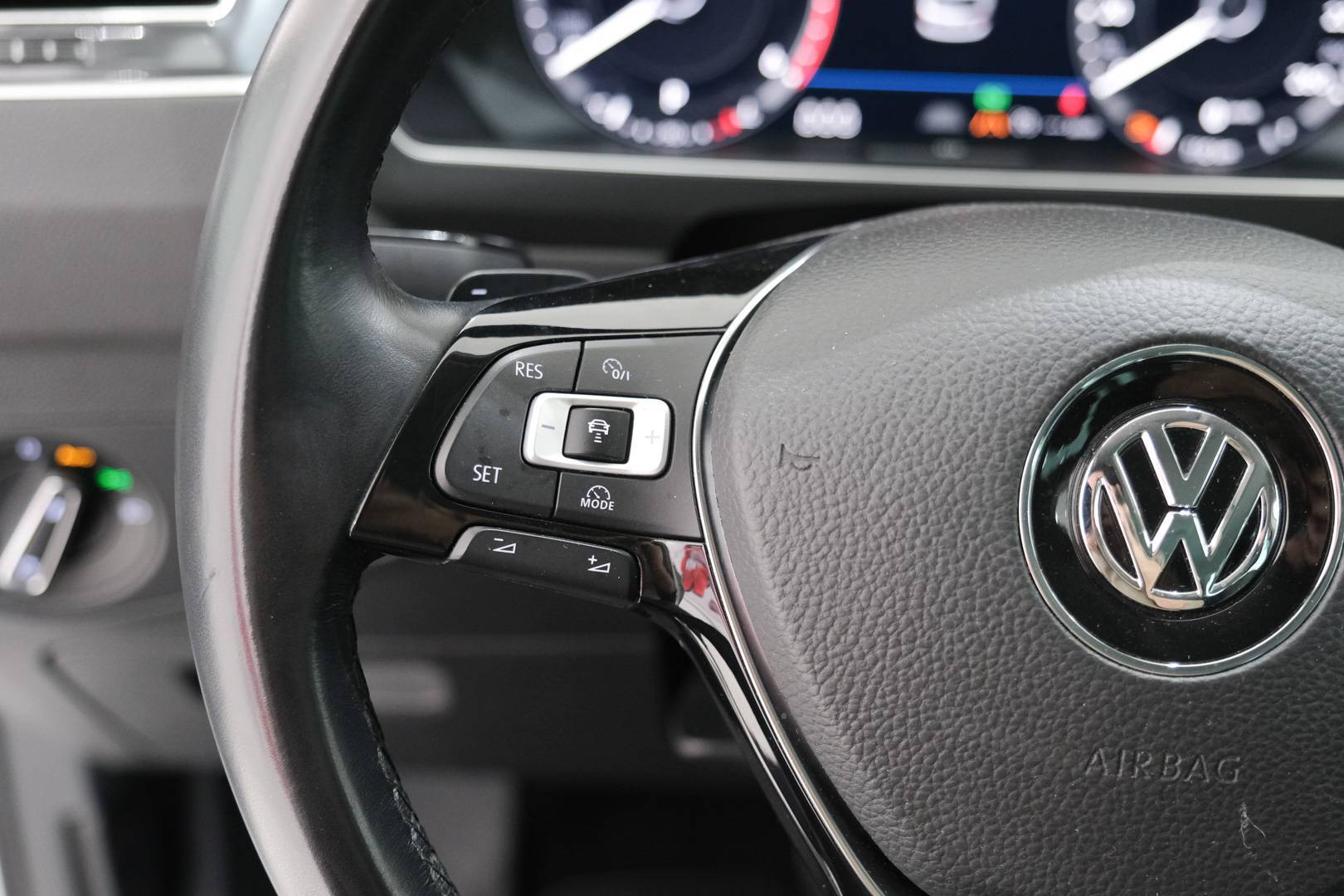 VOLKSWAGEN Tiguan - Foto 11