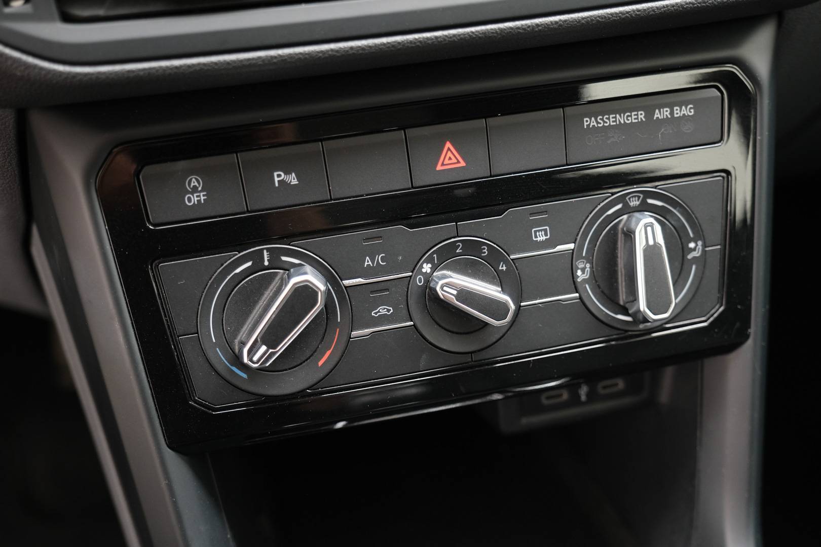 VOLKSWAGEN T-Cross - Foto 18