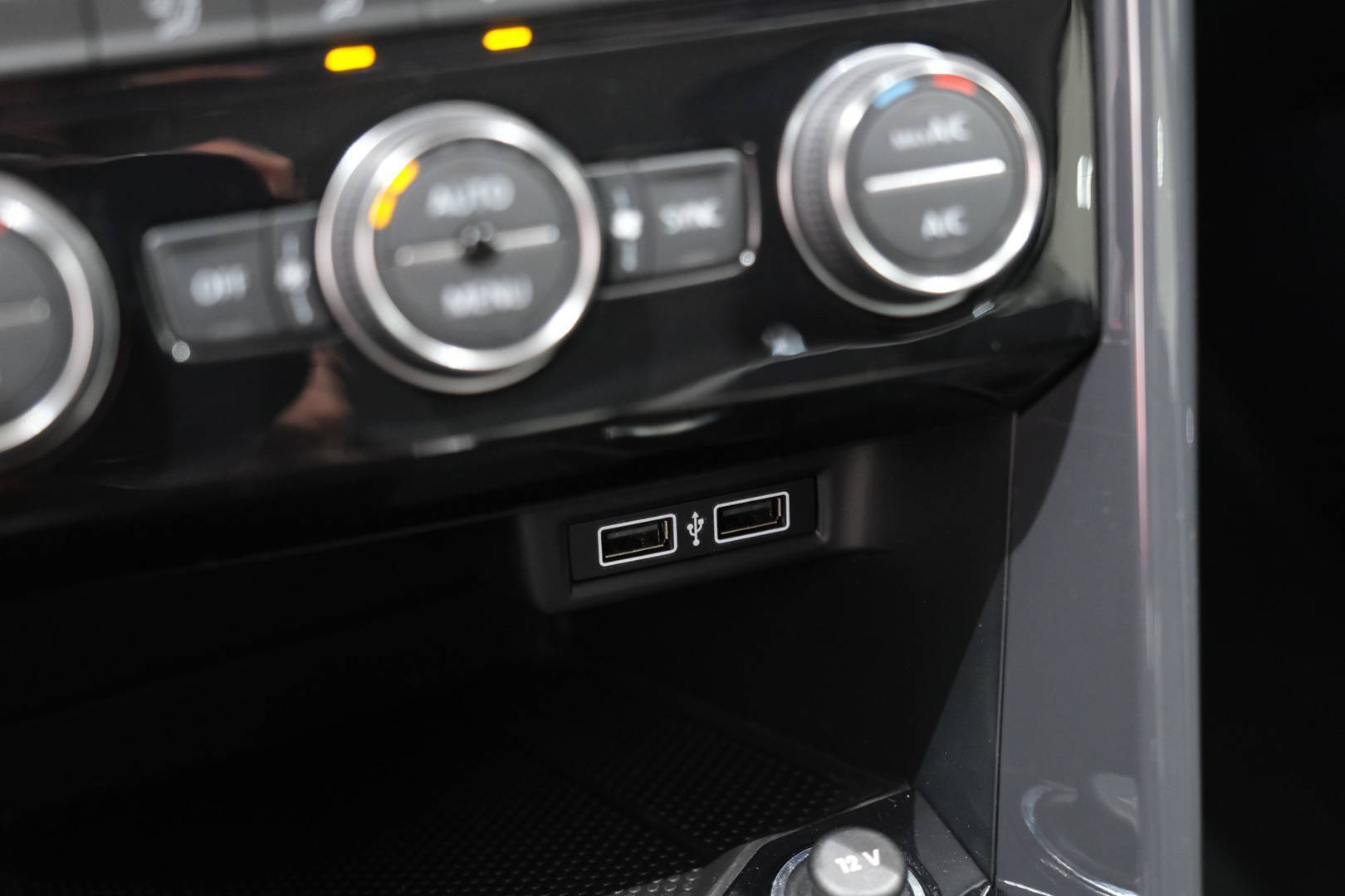 VOLKSWAGEN T-Roc  - Foto 17