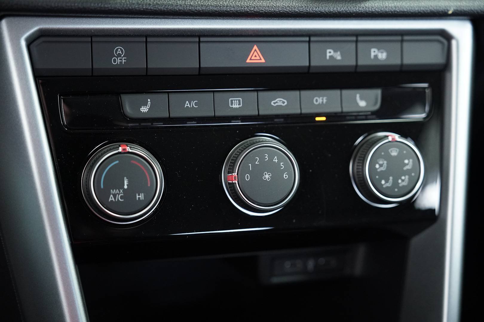 VOLKSWAGEN T-Roc - Foto 15