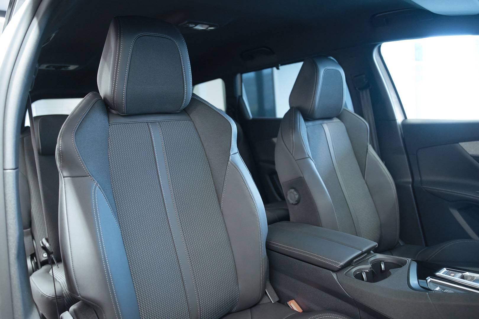PEUGEOT 5008 - Foto 21