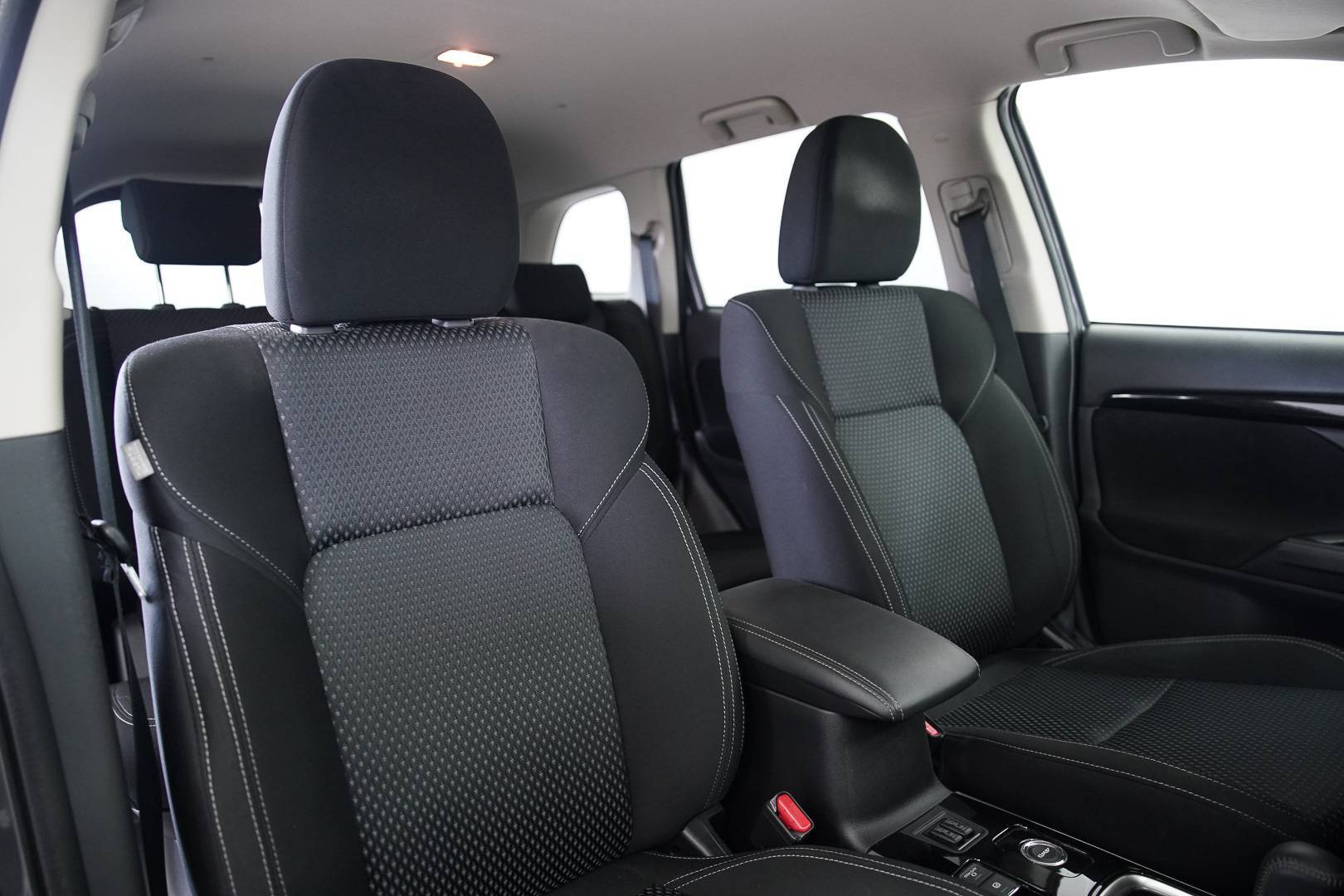 MITSUBISHI Outlander - Foto 22