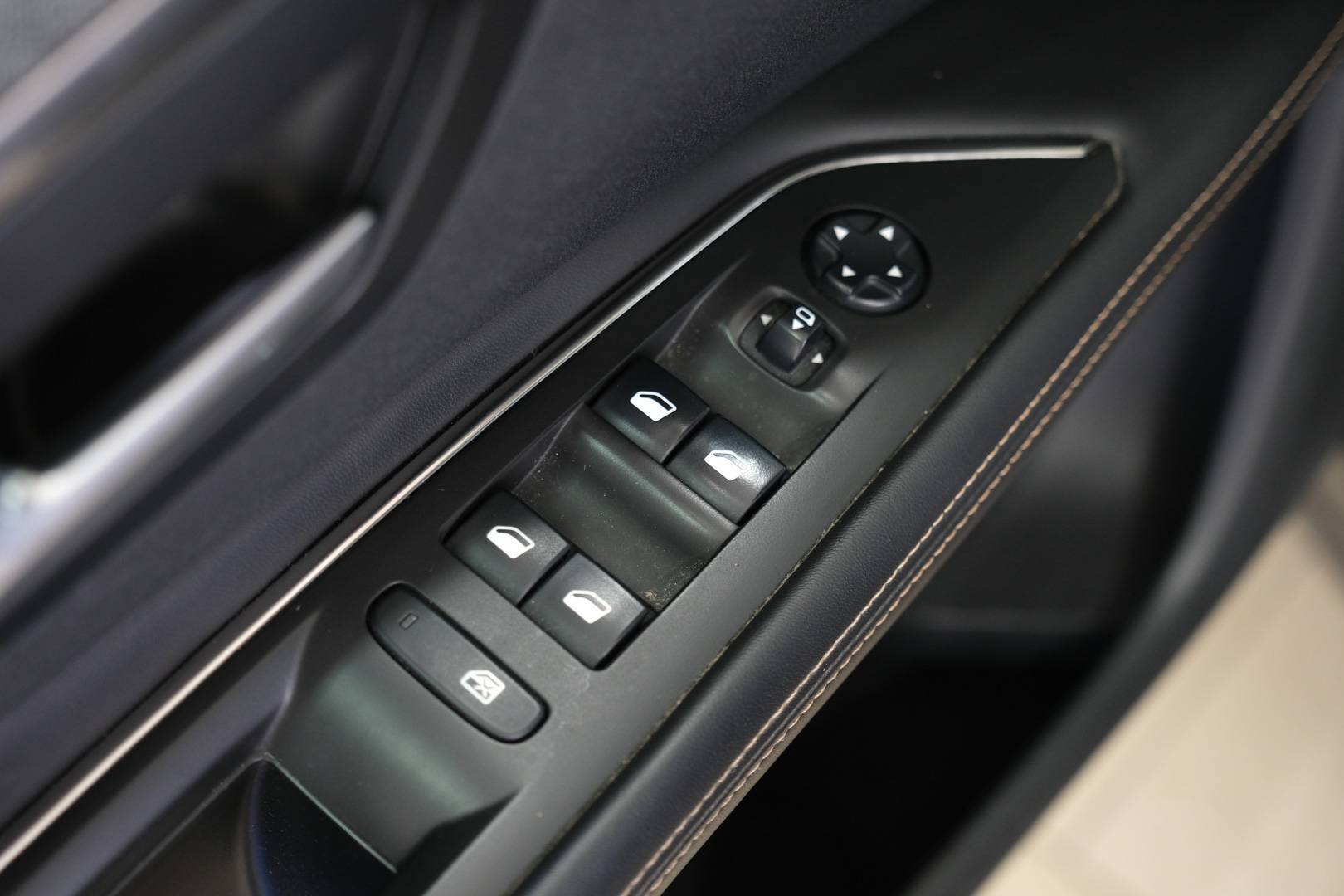 PEUGEOT 3008 - Foto 9