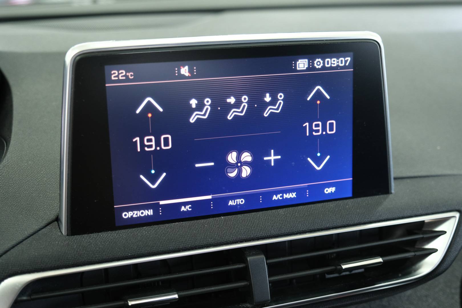 PEUGEOT 3008 - Foto 17