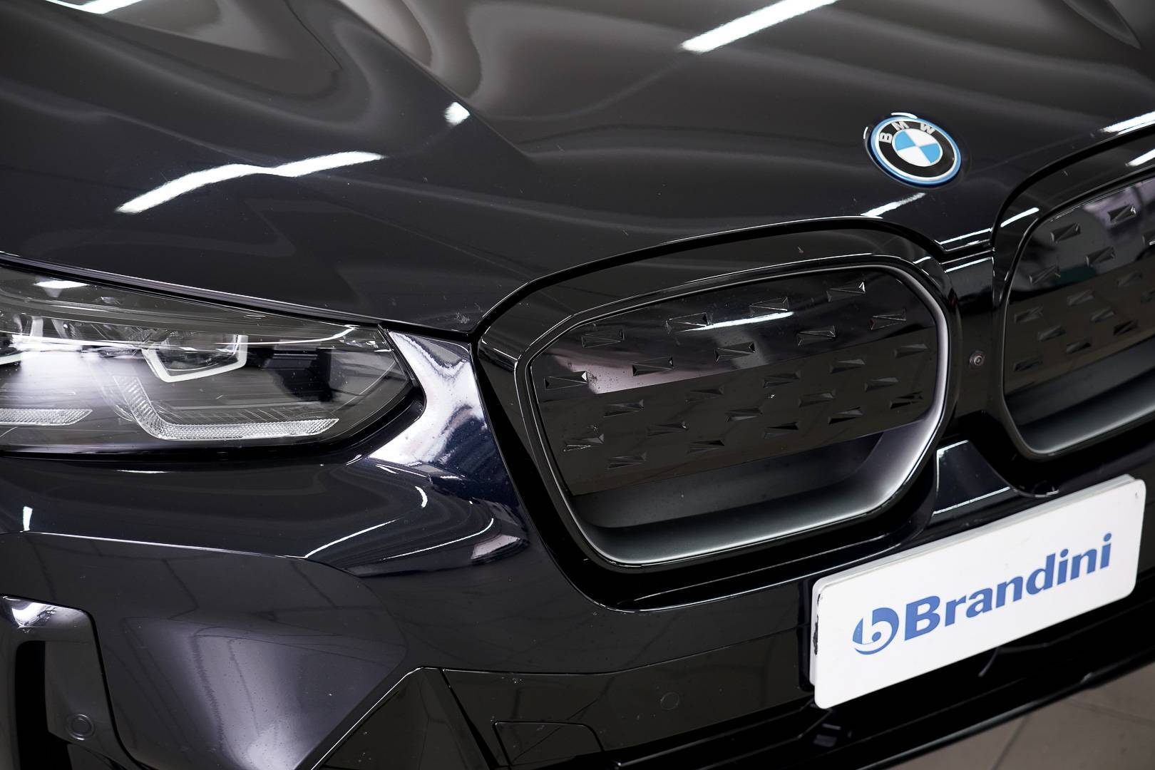 BMW iX3            - Foto 4