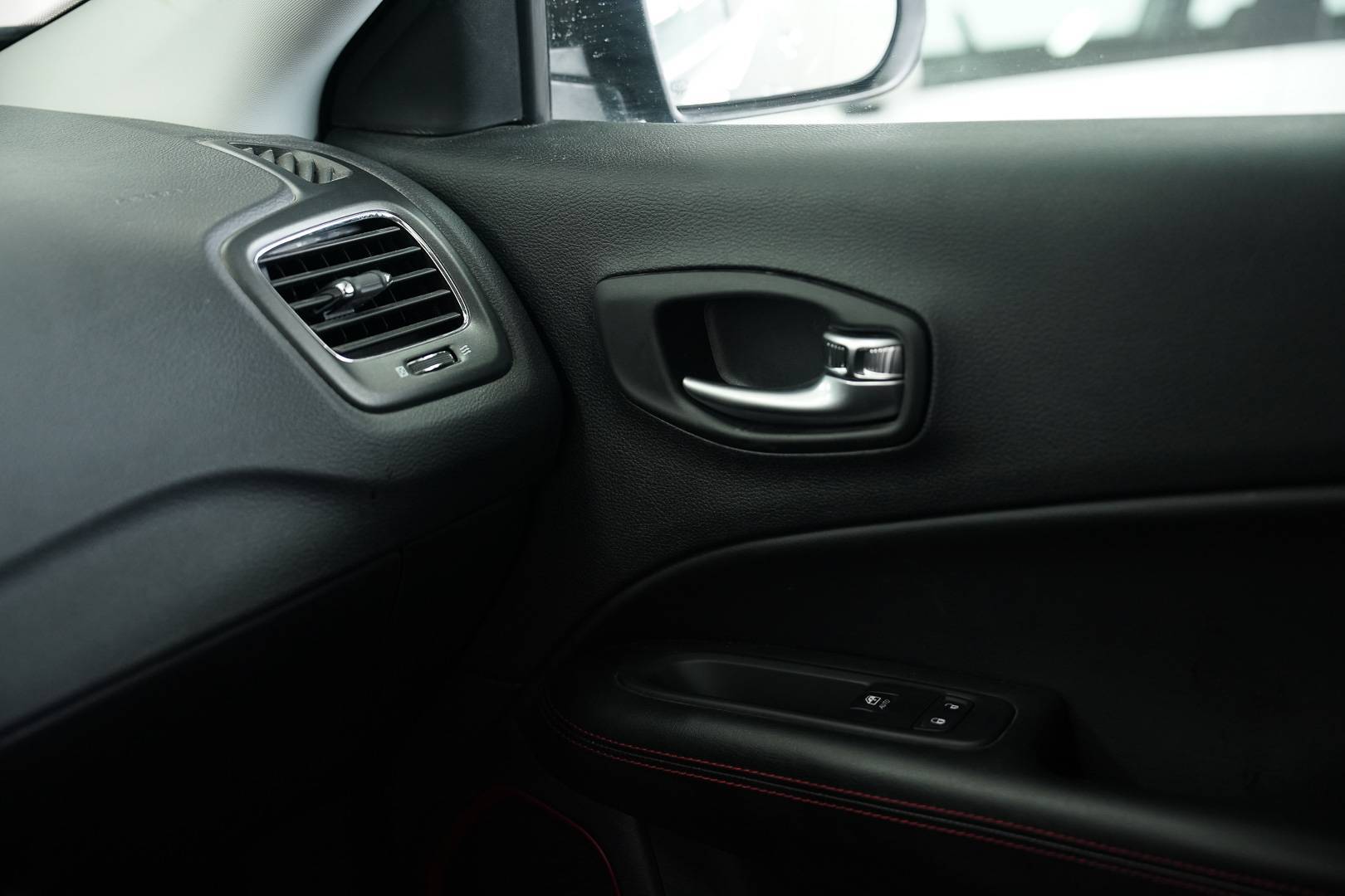 JEEP Compass - Foto 19