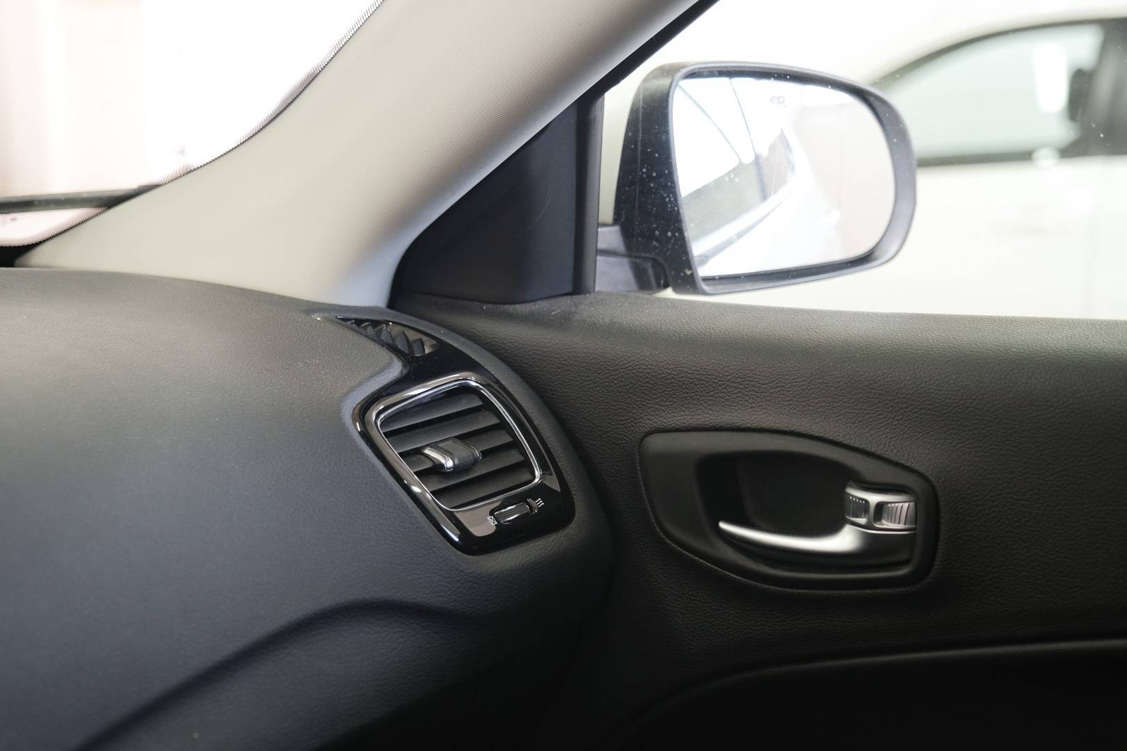 JEEP Compass - Foto 20