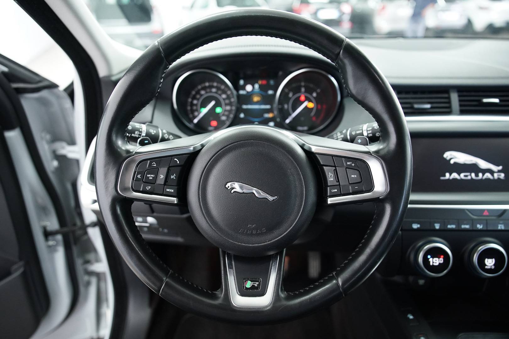 JAGUAR E-Pace - Foto 10