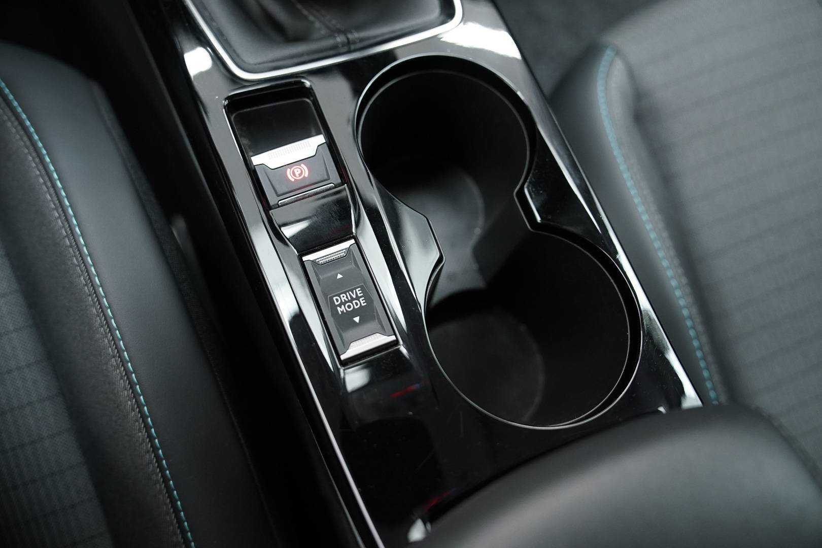 PEUGEOT 208 - Foto 20