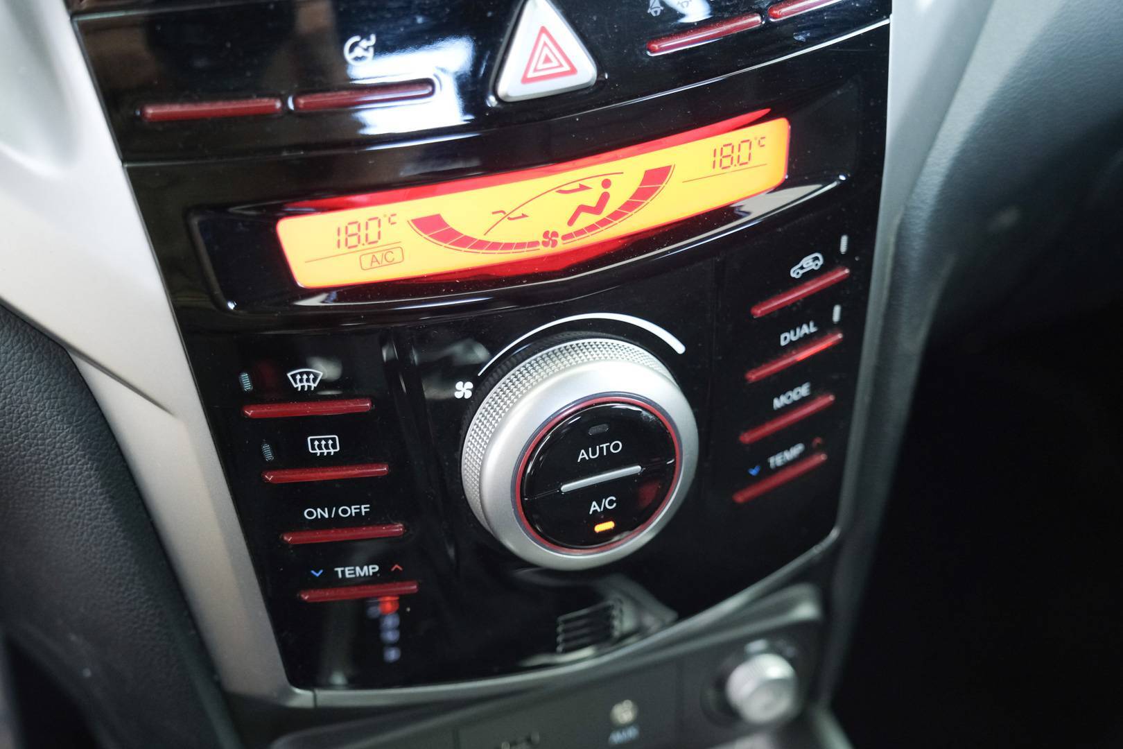 SSANGYONG Tivoli - Foto 14