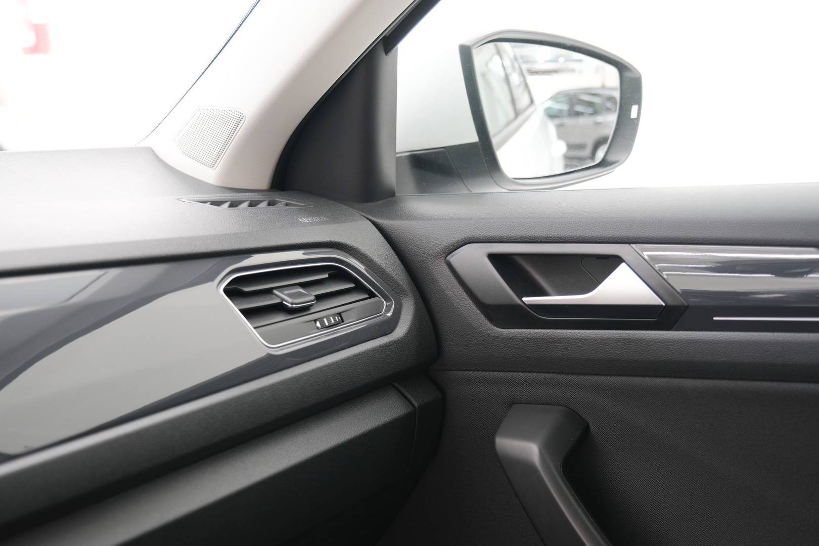 VOLKSWAGEN T-Roc - Foto 19