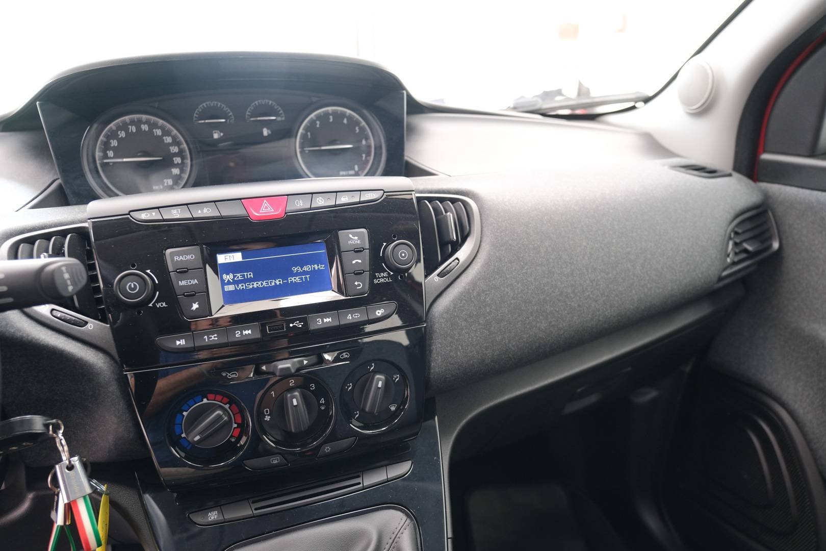 LANCIA Ypsilon - Foto 14