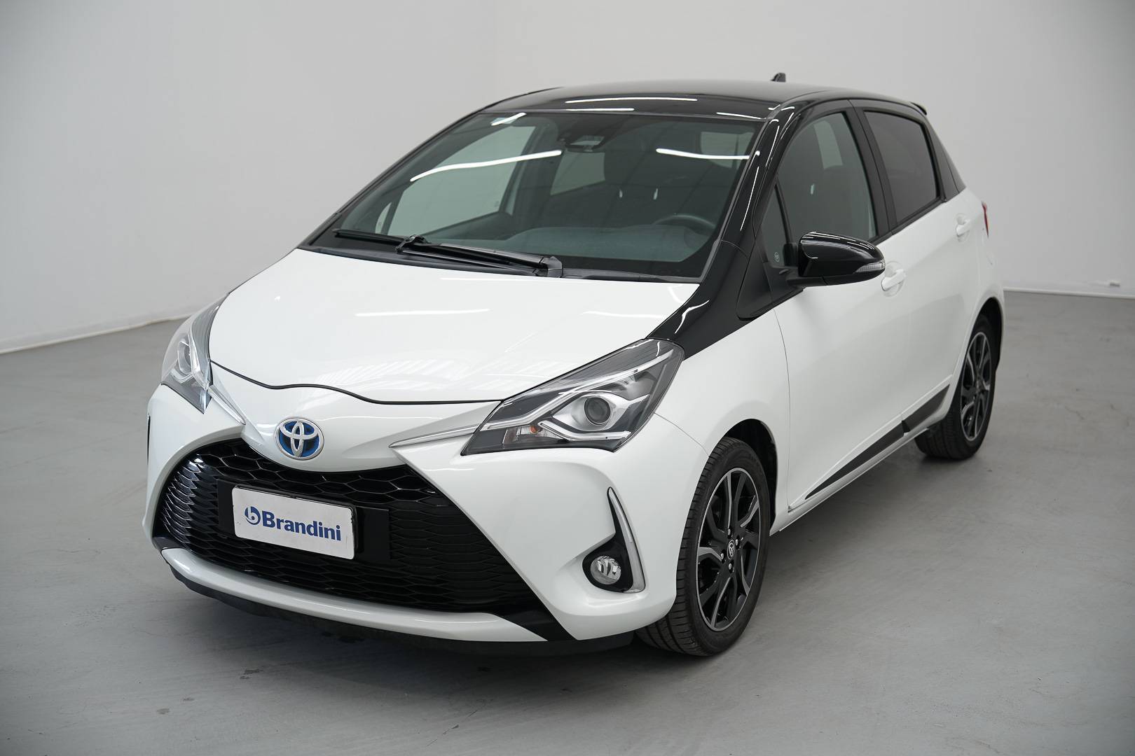 TOYOTA Yaris  - Foto 1