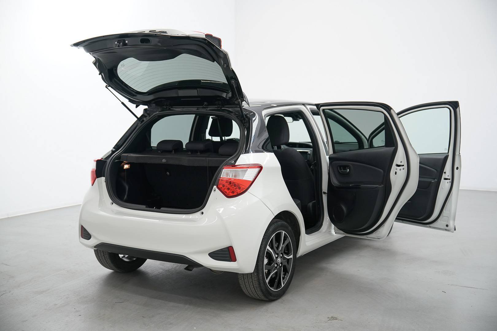 TOYOTA Yaris  - Foto 10