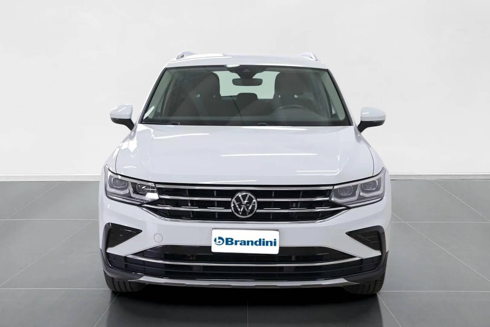 VOLKSWAGEN Tiguan - Foto 2