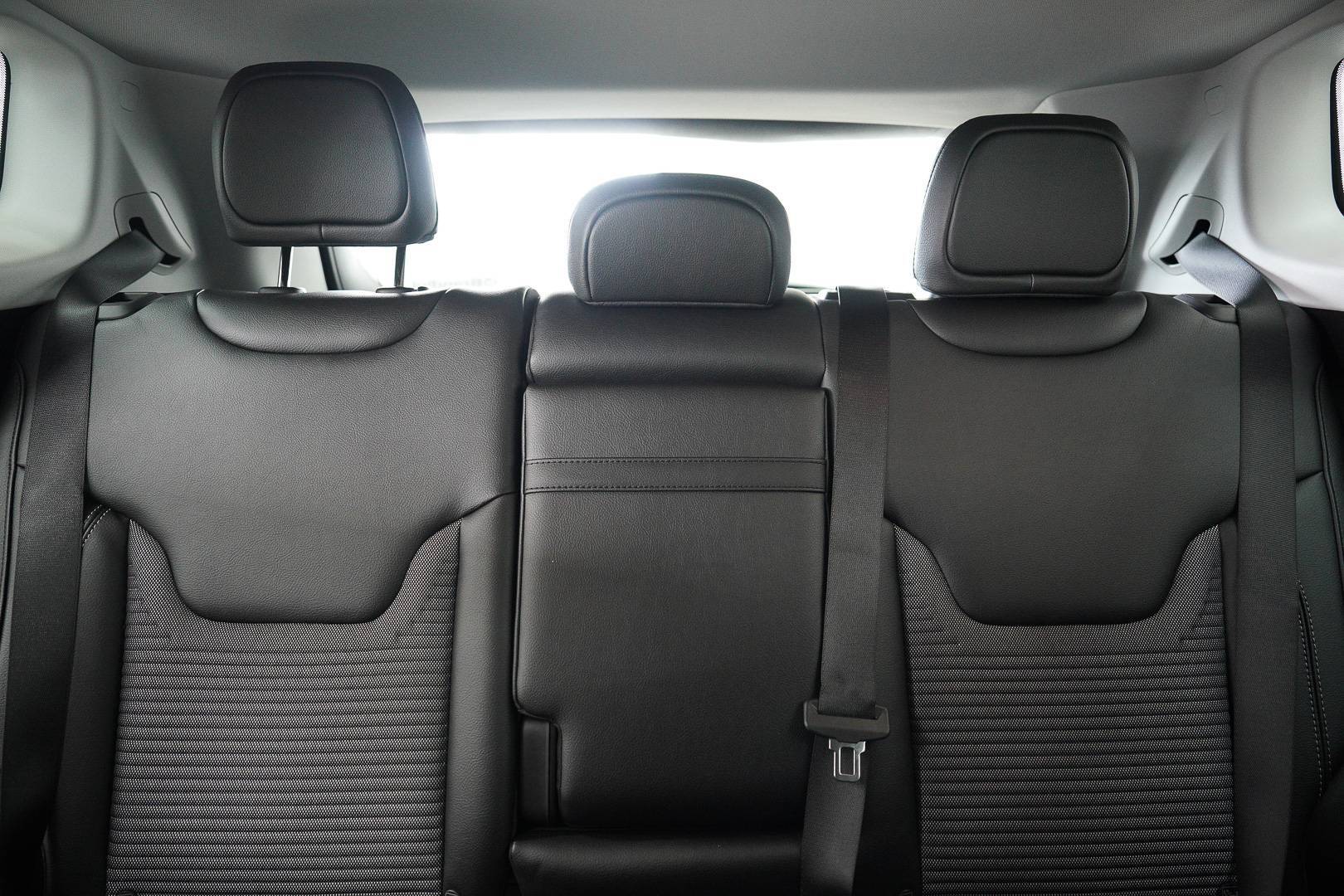 JEEP Compass - Foto 23