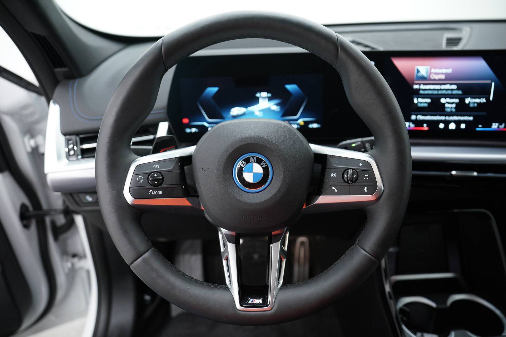 BMW iX1 - Foto 12