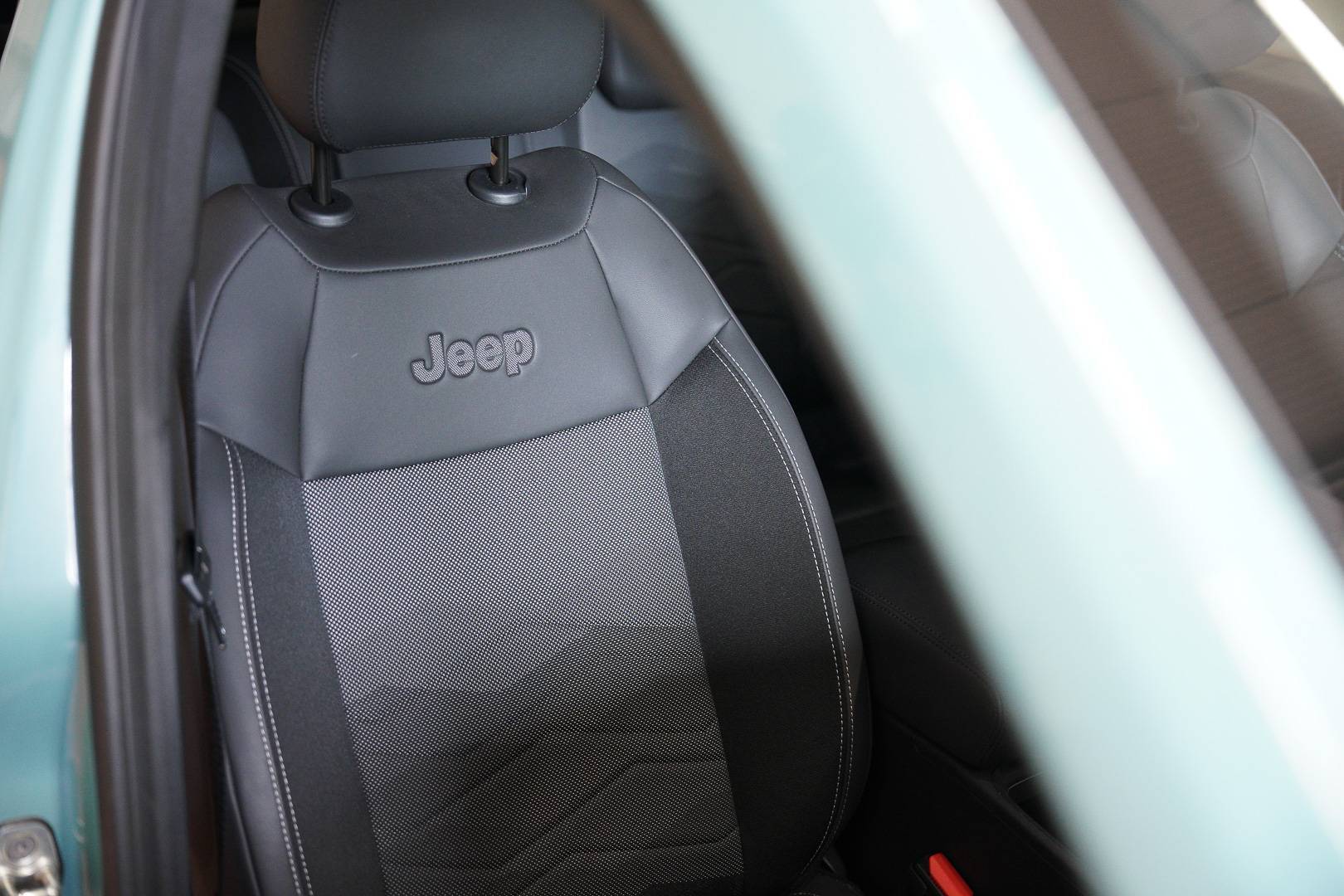 JEEP Avenger - Foto 23