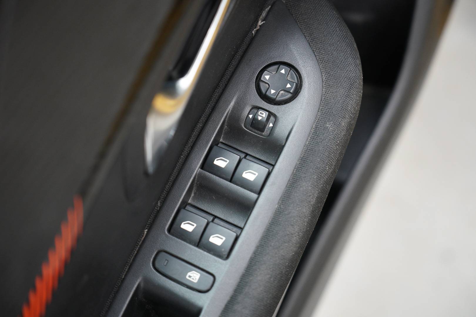 PEUGEOT 208 - Foto 10
