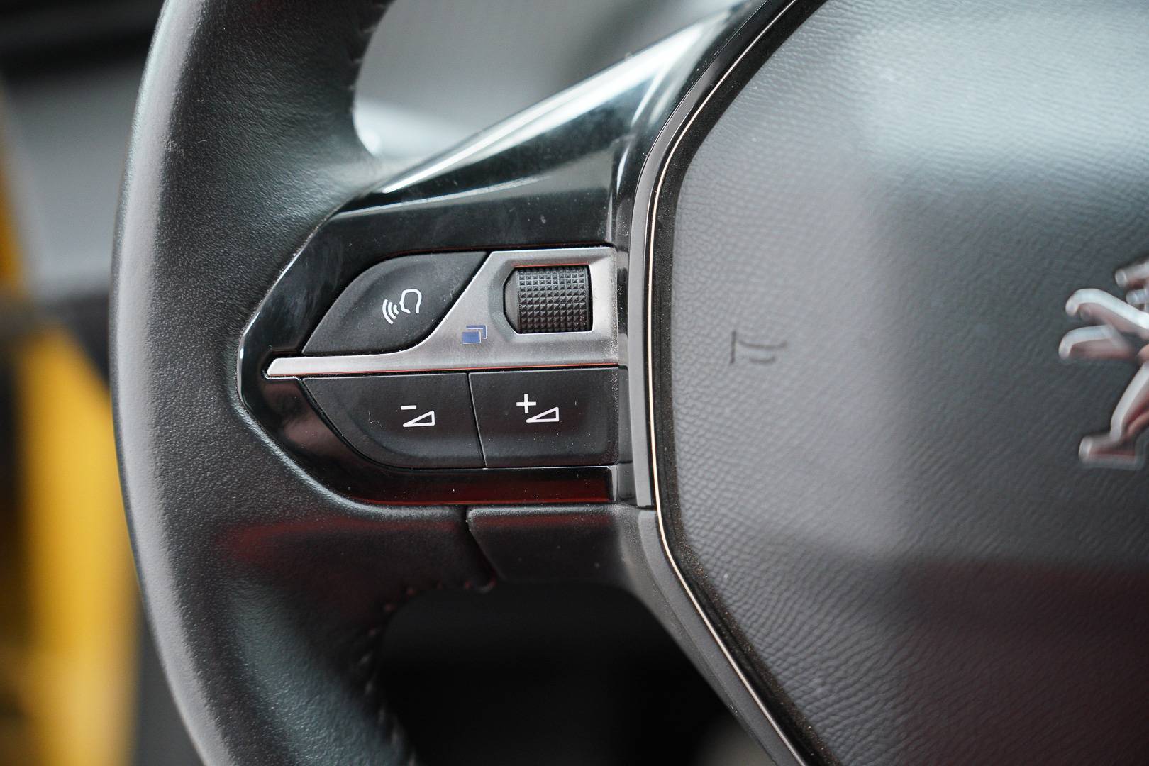 PEUGEOT 208 - Foto 12
