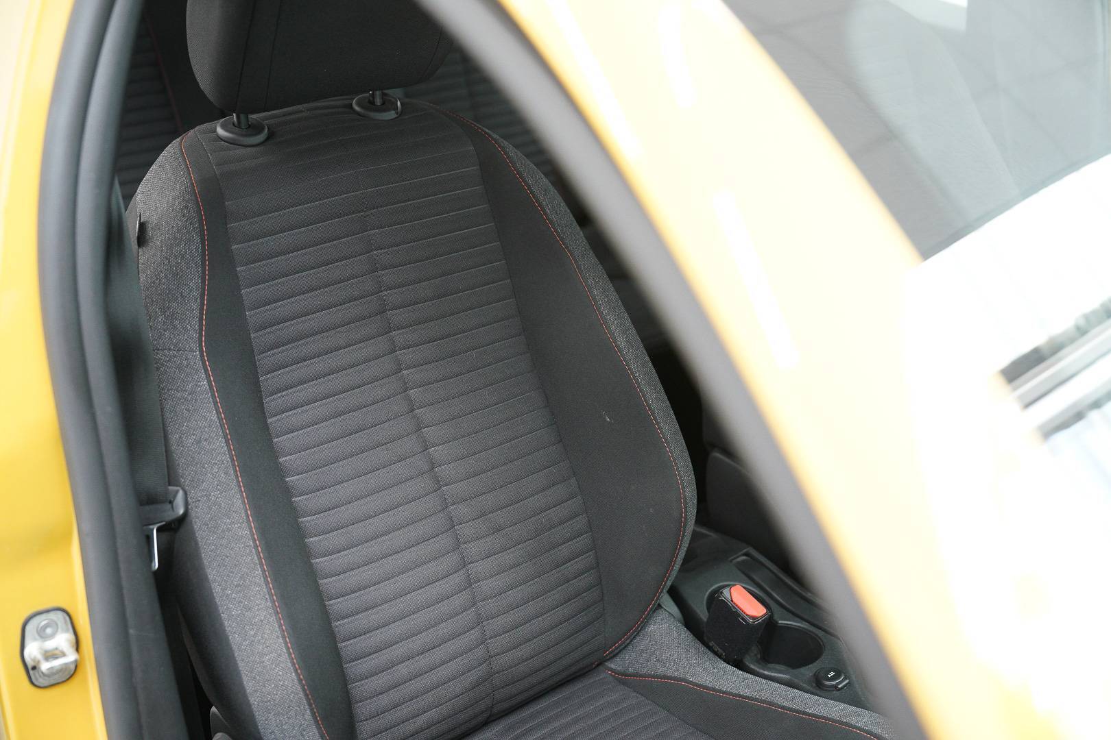 PEUGEOT 208 - Foto 22