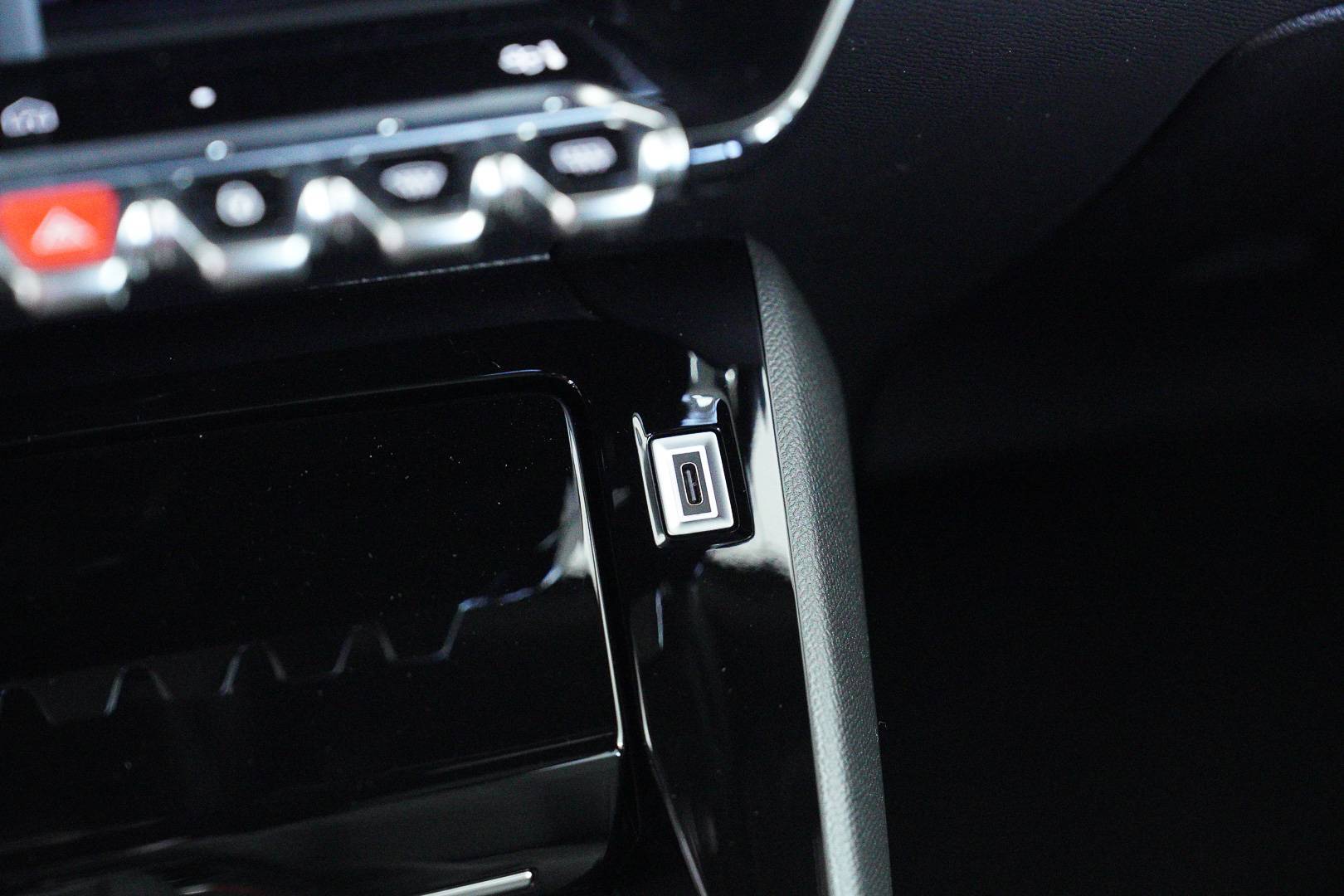 PEUGEOT 2008 - Foto 17