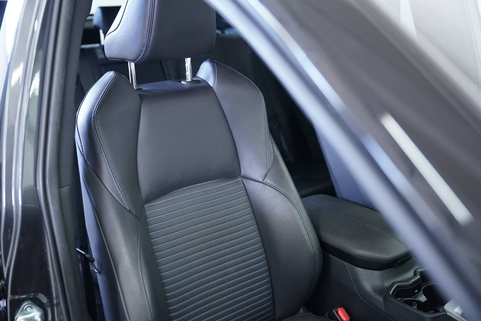 TOYOTA Rav4 - Foto 24