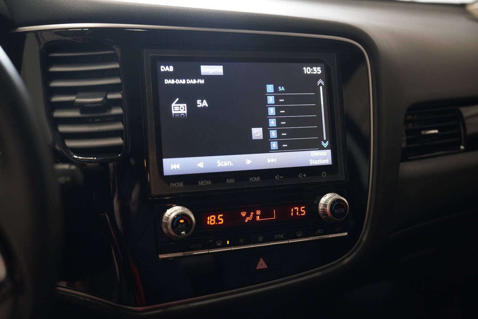 MITSUBISHI Outlander - Foto 16