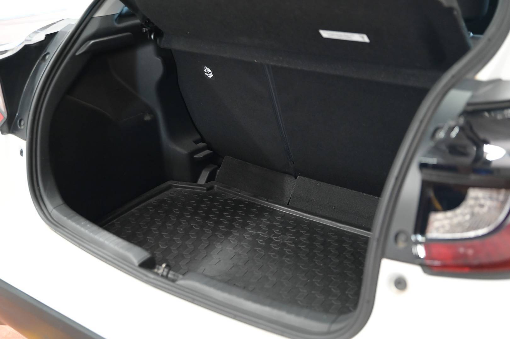 TOYOTA Yaris - Foto 5
