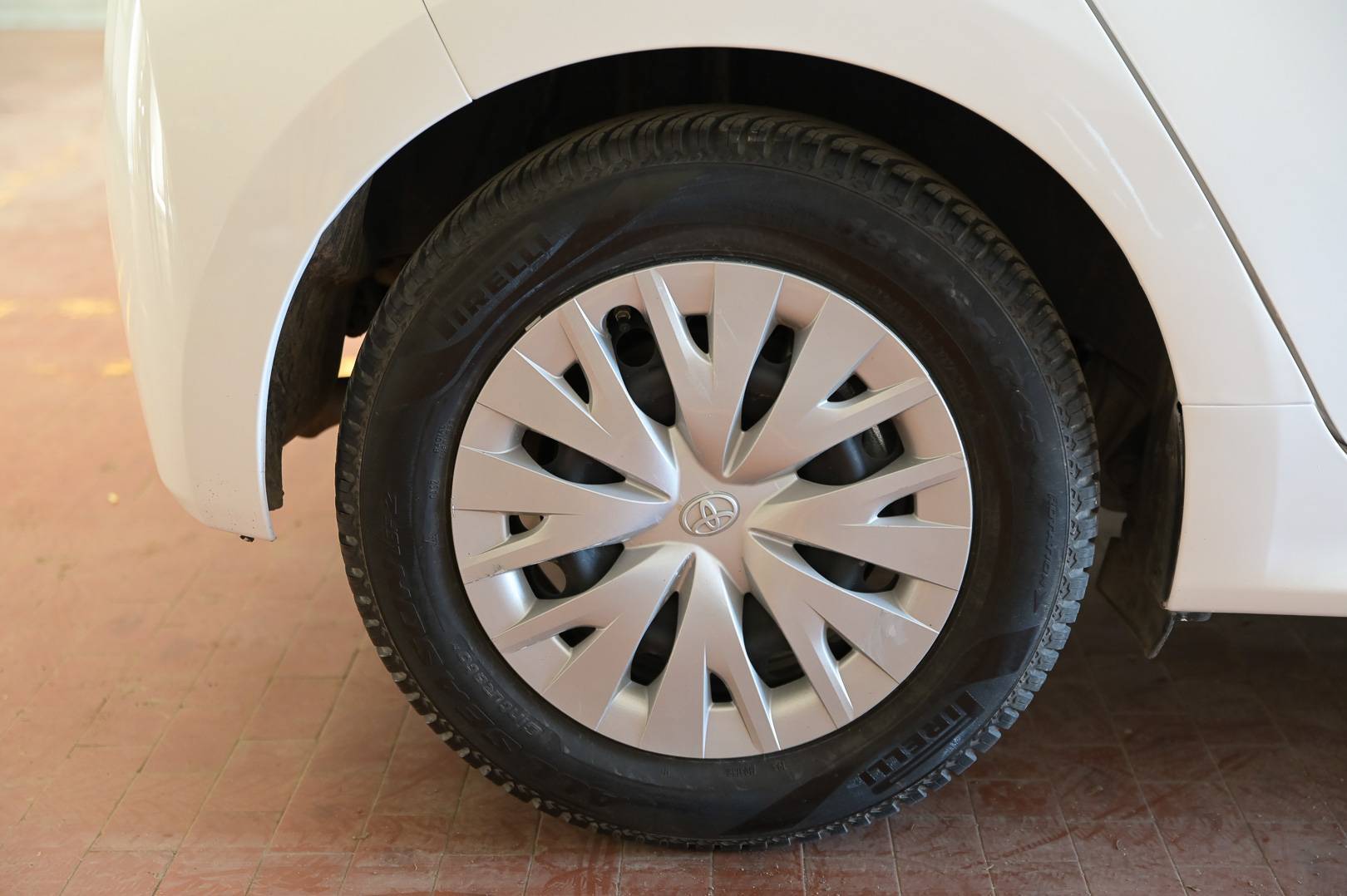 TOYOTA Yaris - Foto 6