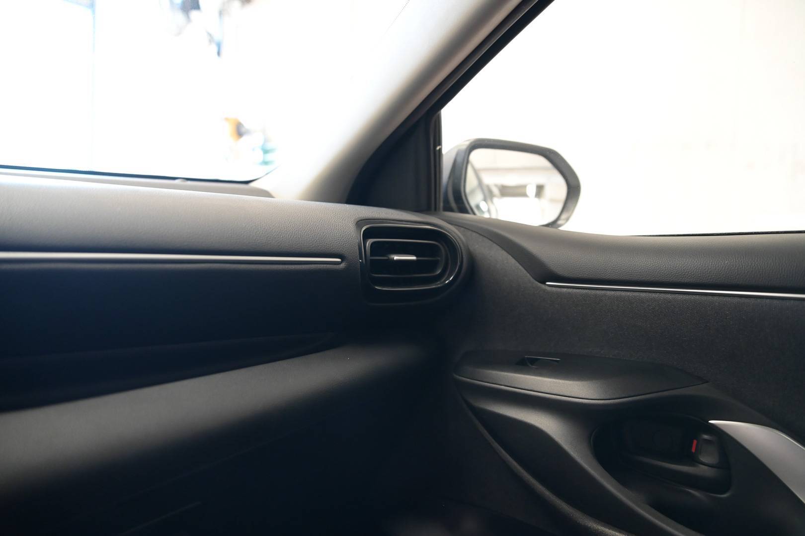 TOYOTA Yaris - Foto 13