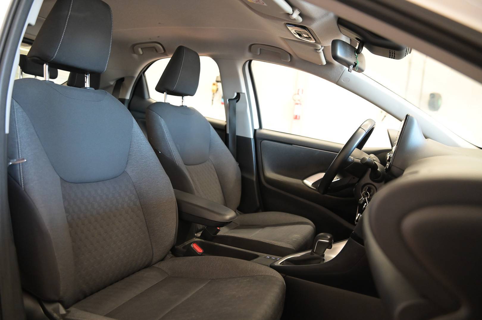 TOYOTA Yaris - Foto 23