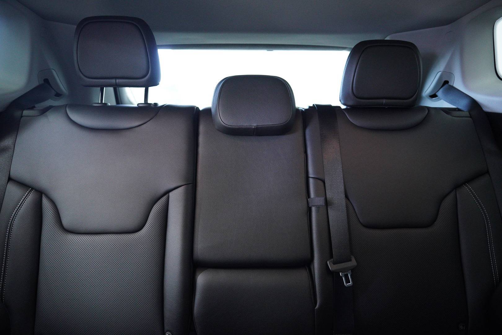 JEEP Compass - Foto 23