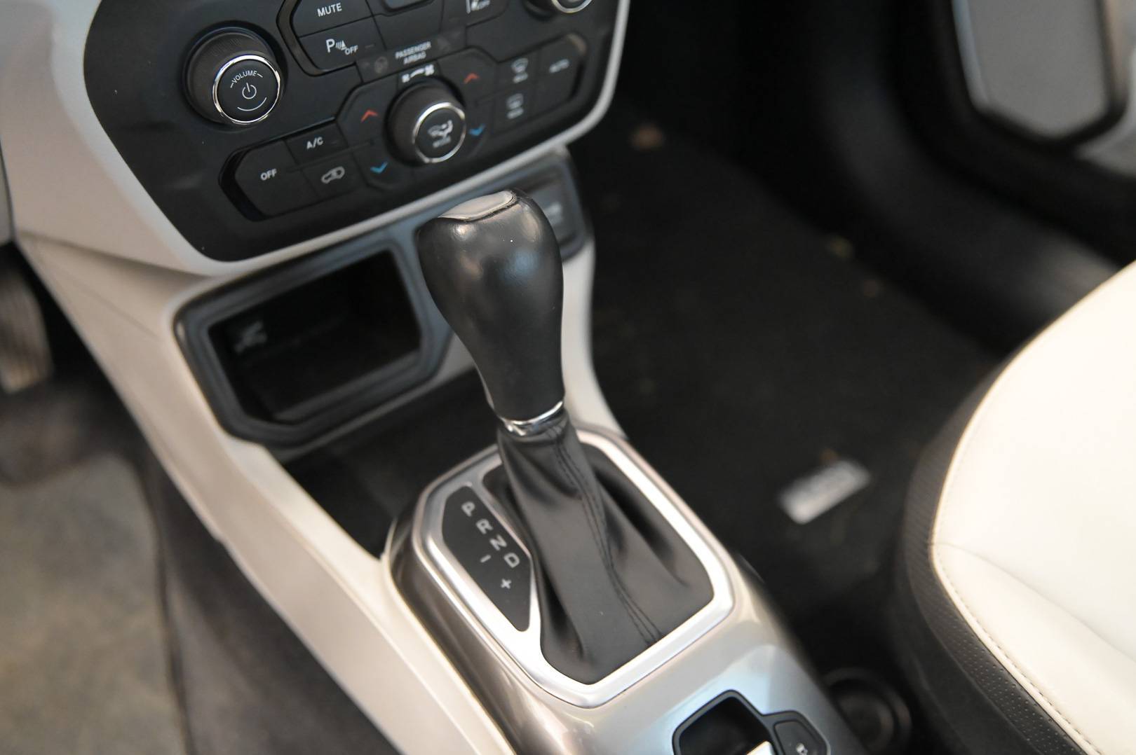 JEEP Renegade - Foto 19