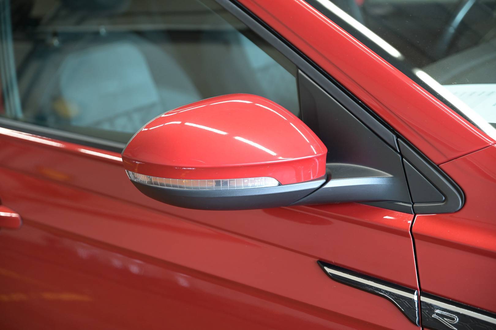VOLKSWAGEN Taigo - Foto 8